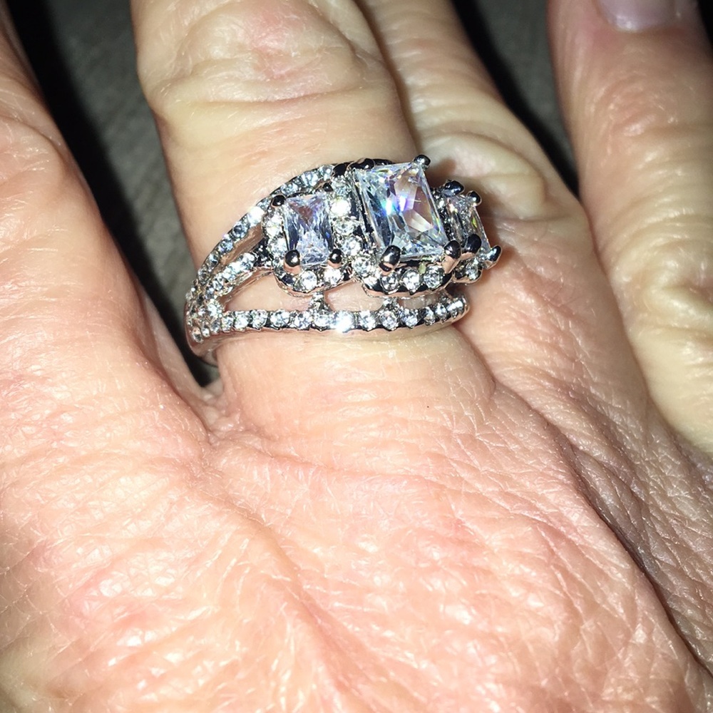 Wedding 👰🏼 Ring - Picture 3 of 3